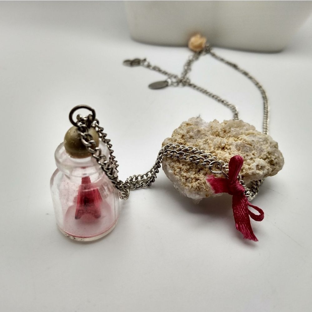 AdorableĀ minis Eifelātower in jar necklace Paris France cuteā - Picture 1 of 3
